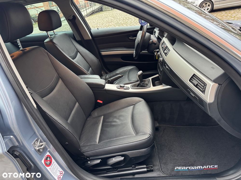 BMW Seria 3 320i Edition Sport - 30