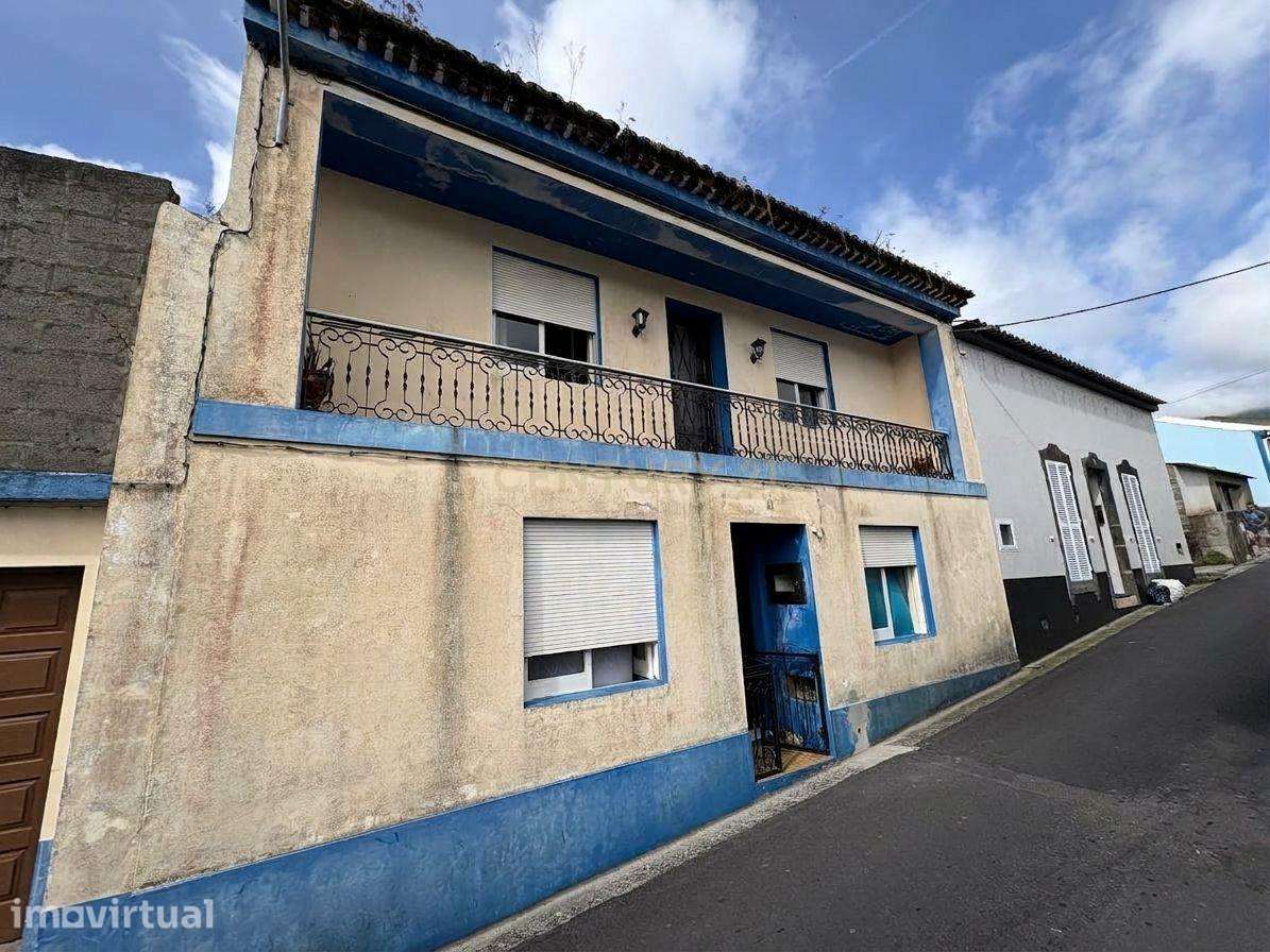 OPORTUNIDADE NA POVOAÇÃO | MORADIA COM POTENCIAL!