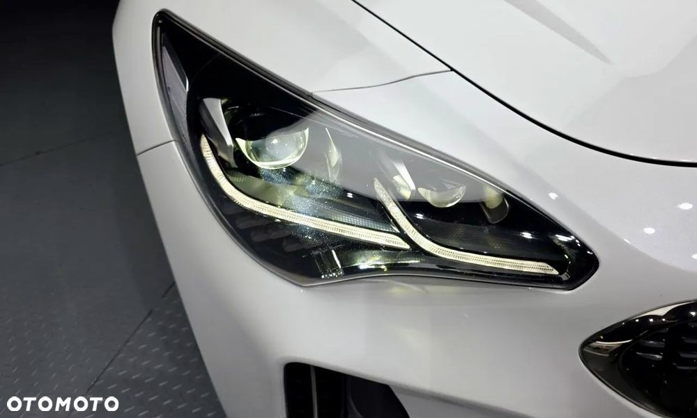 Kia Stinger - 8