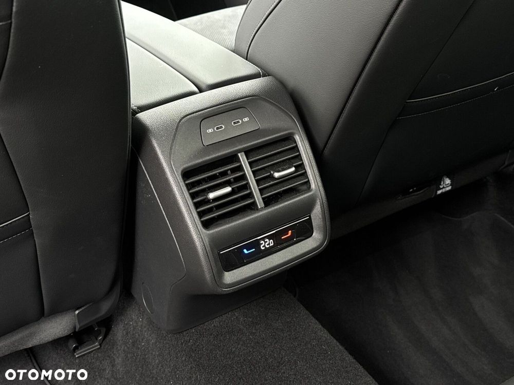 Volkswagen Passat Variant 1.5 TSI ACT mHEV Business Plus DSG - 20