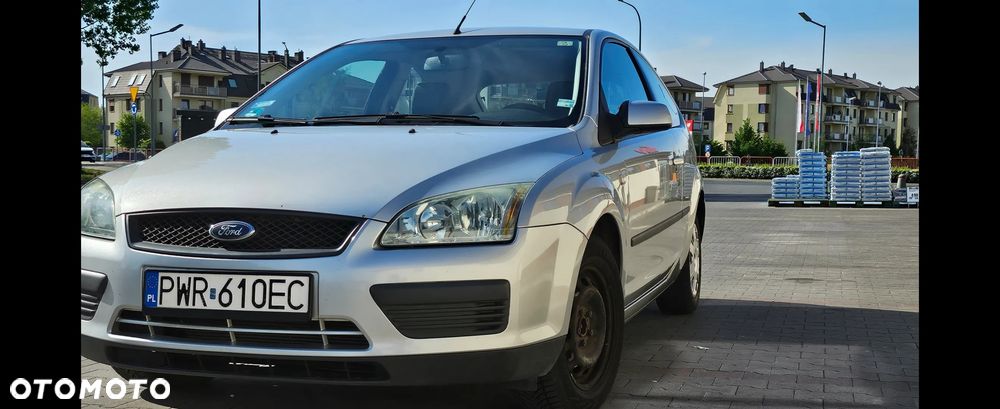 Ford Focus 1.6 Ambiente - 2