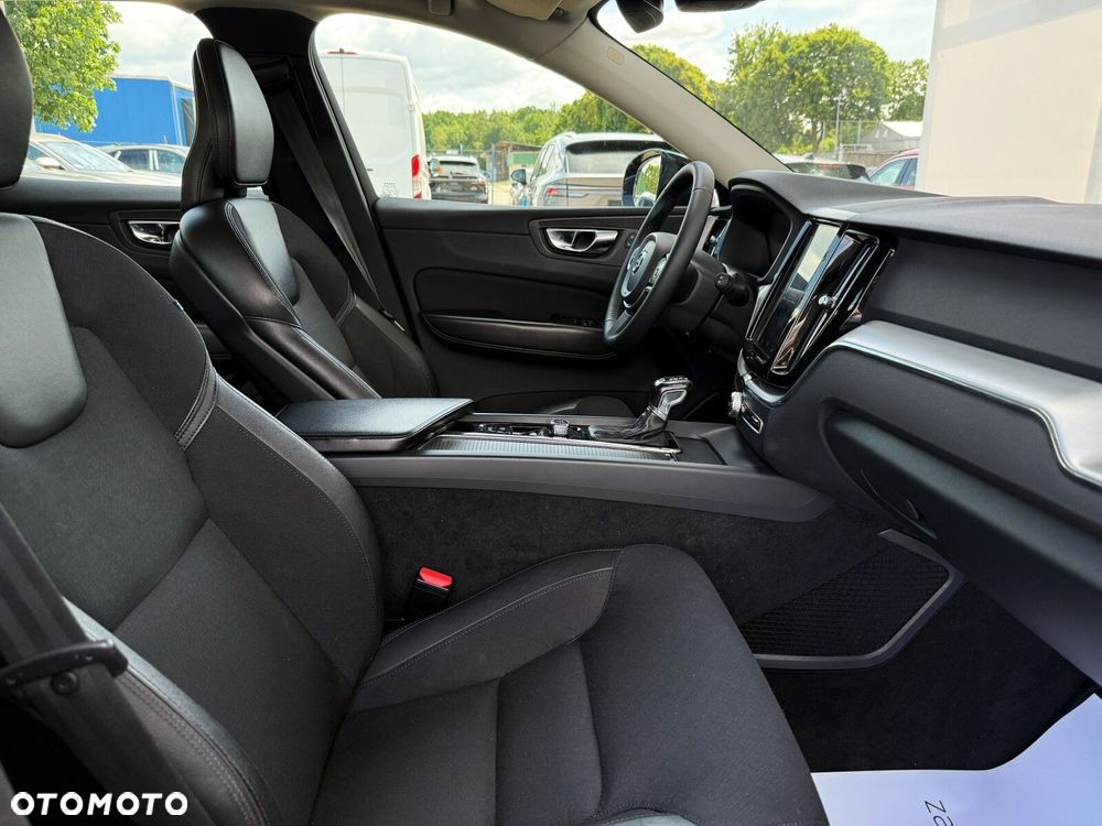 Volvo XC 60 T4 Momentum Pro - 34
