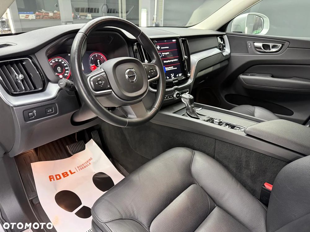 Volvo XC 60 D4 Momentum - 24