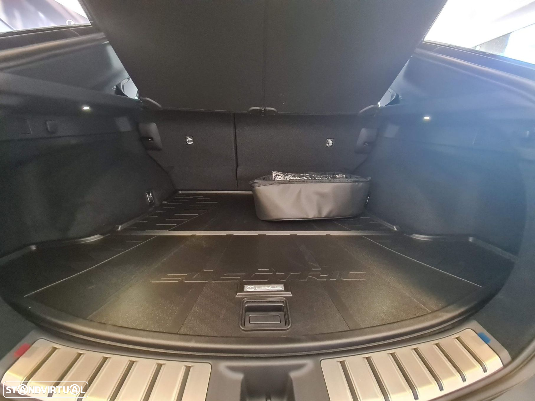 Lexus rz-450e Executive Plus - 19