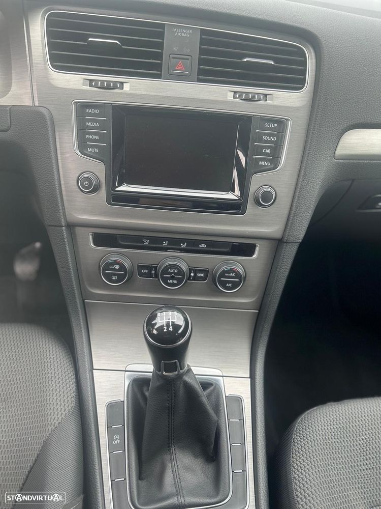 VW Golf 1.6 TDi Trendline BlueMotion - 14