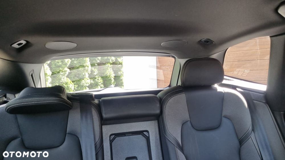 Volvo XC 60 B4 D AWD Plus Dark - 21