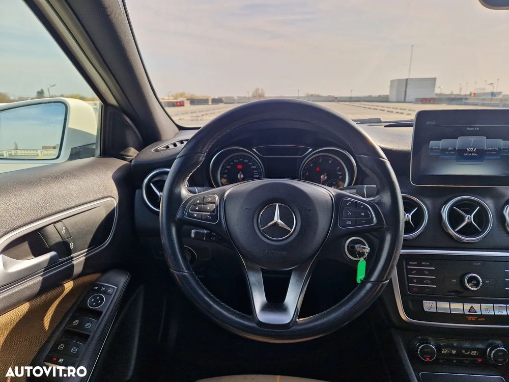 Mercedes-Benz GLA - 16
