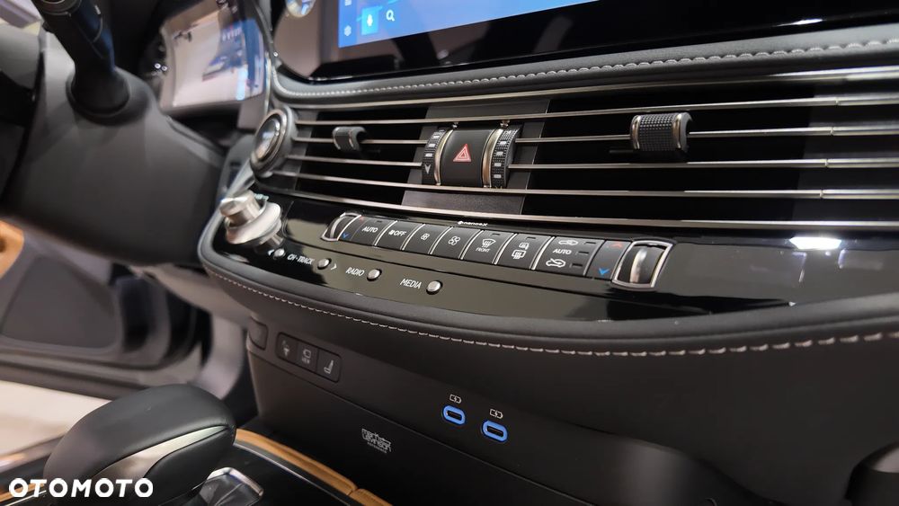 Lexus LS 500h Omotenashi AWD - 37