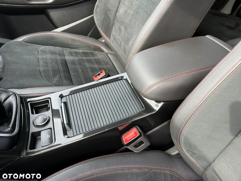 Ford Kuga 1.5 EcoBoost 2x4 ST-Line - 37