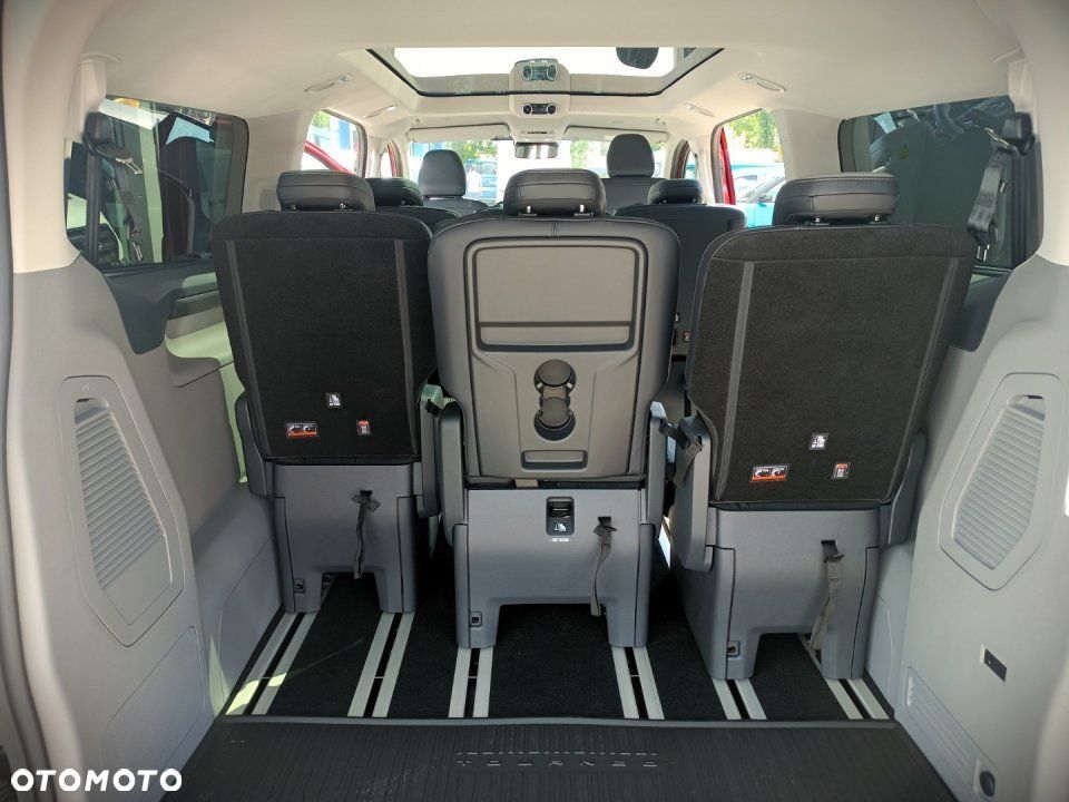 Ford Tourneo Custom - 12
