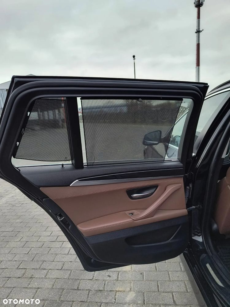 BMW Seria 5 525d xDrive - 22