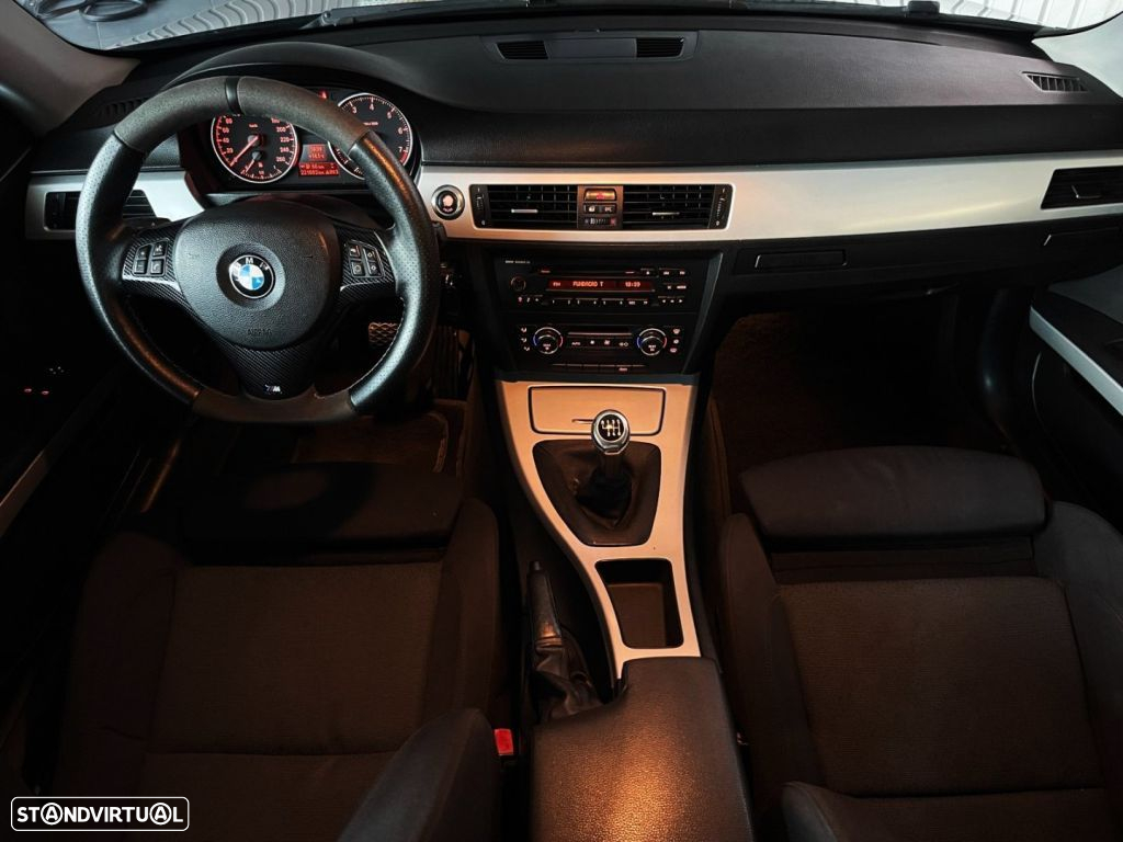 BMW 320 i Coupe - 19