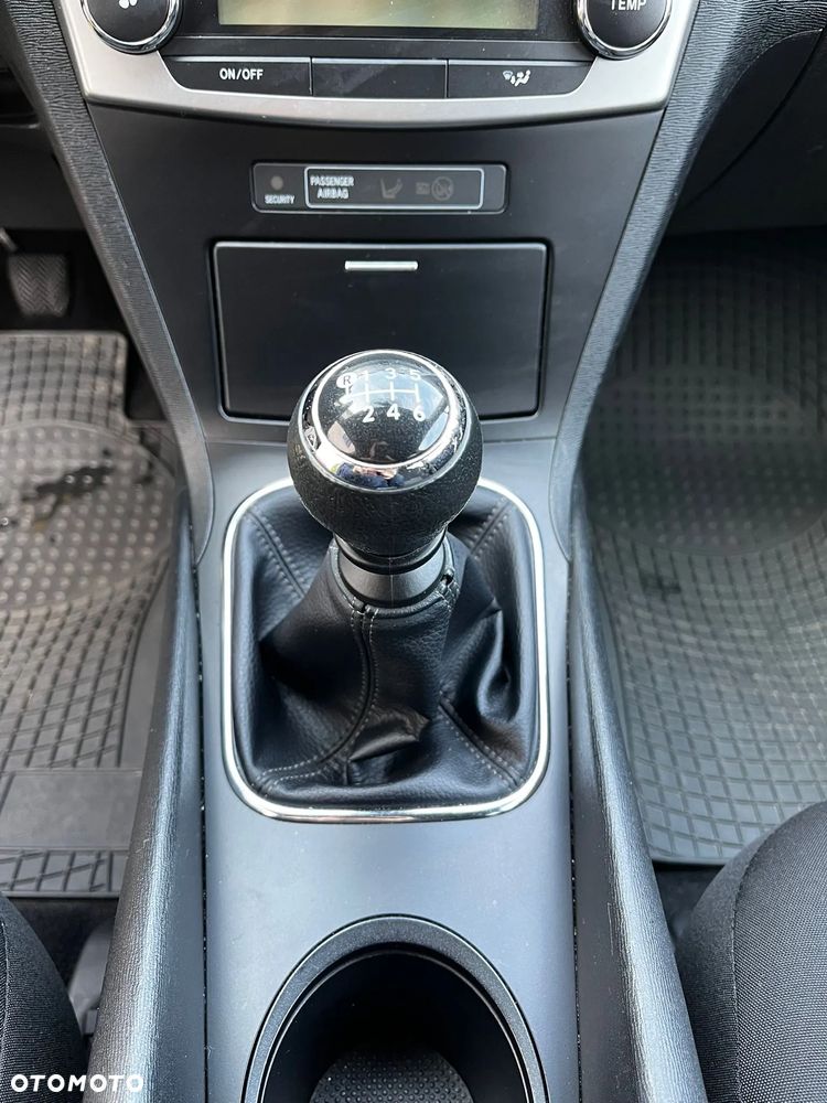 Toyota Avensis 2.0 D-4D Active - 24