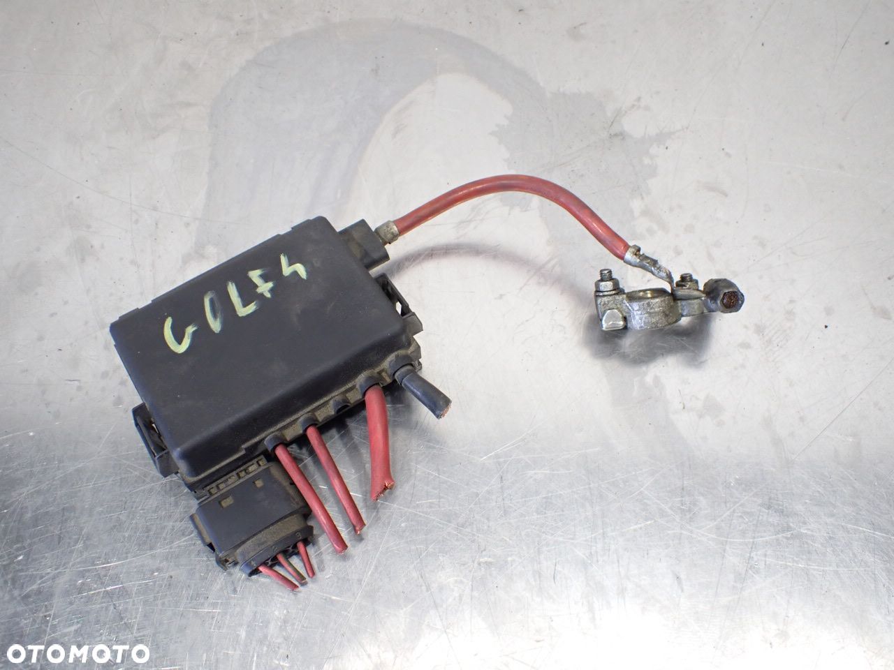 SKRZYNKA BEZPIECZNIKÓW AKU VOLKSWAGEN GOLF IV 1.9 1J0937550AG - 1