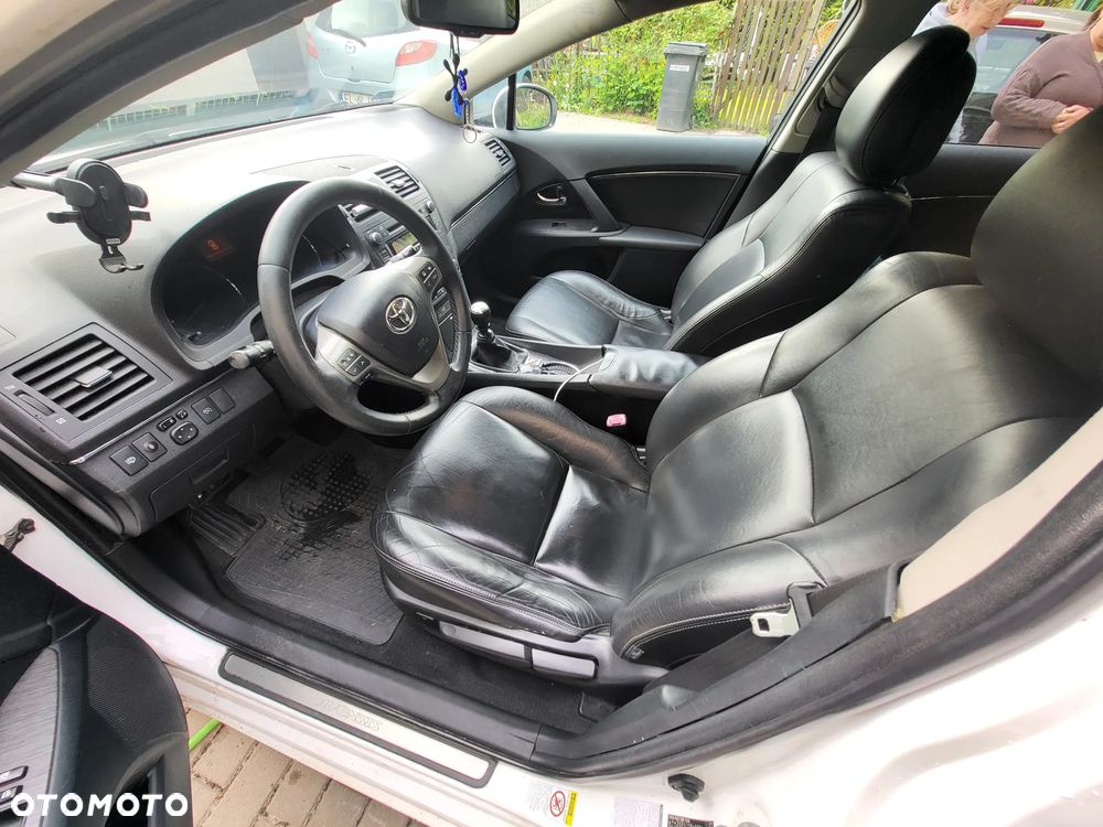 Toyota Avensis 2.0 D-4D Premium - 4