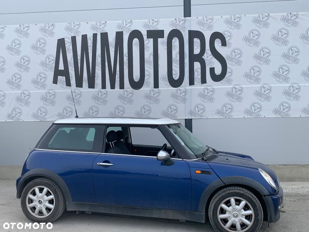 MINI COOPER 2003 *SAMOCHÓD NA CZĘŚCI* 4633 INDI BLUE (862) MASKA, LAMPA, DRZWI, LUSTERKO, ZDERZAK, GRILL, BŁOTNIK, KLAPA, BELKA, DESKA, FOTELE, KANAPA, ĆWIARTKA KIEROWNICA, TARCZE, ZACISKI, ZAWIESZENIE, KOMPLETNY PRZÓD, KOMPLETNY TYŁ, LICZNIK, ZEGARY, PRAWE LEWE PRZÓD TYŁ - 3
