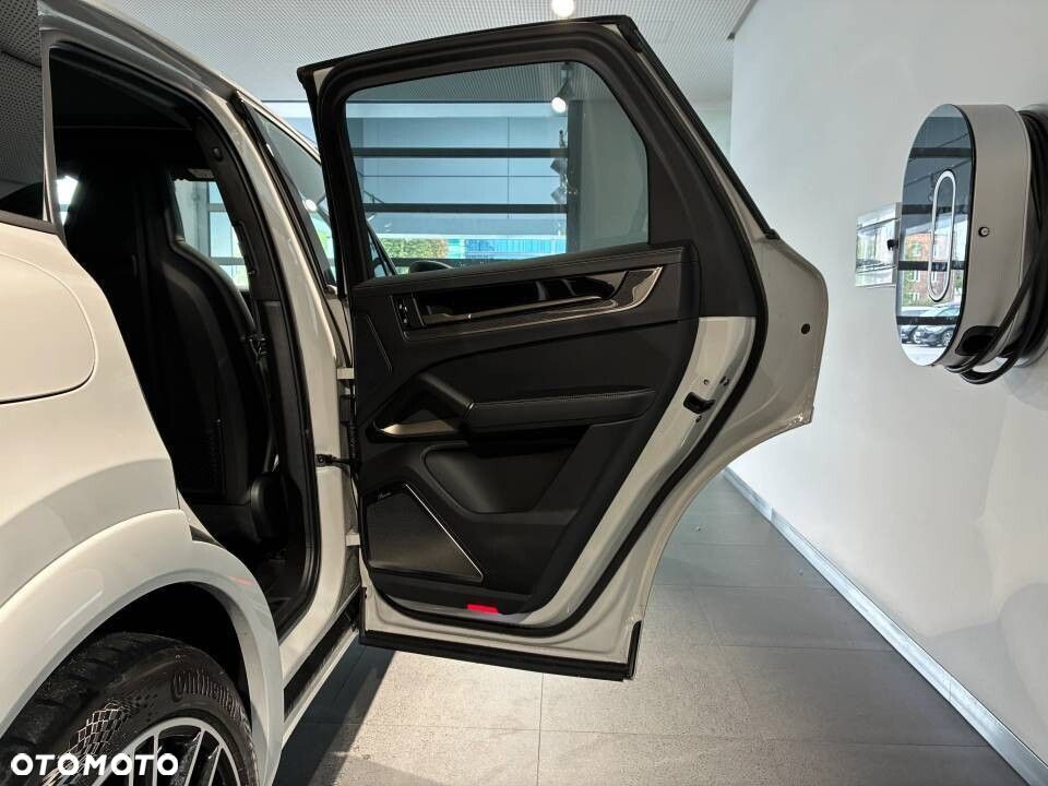 Porsche Cayenne - 11