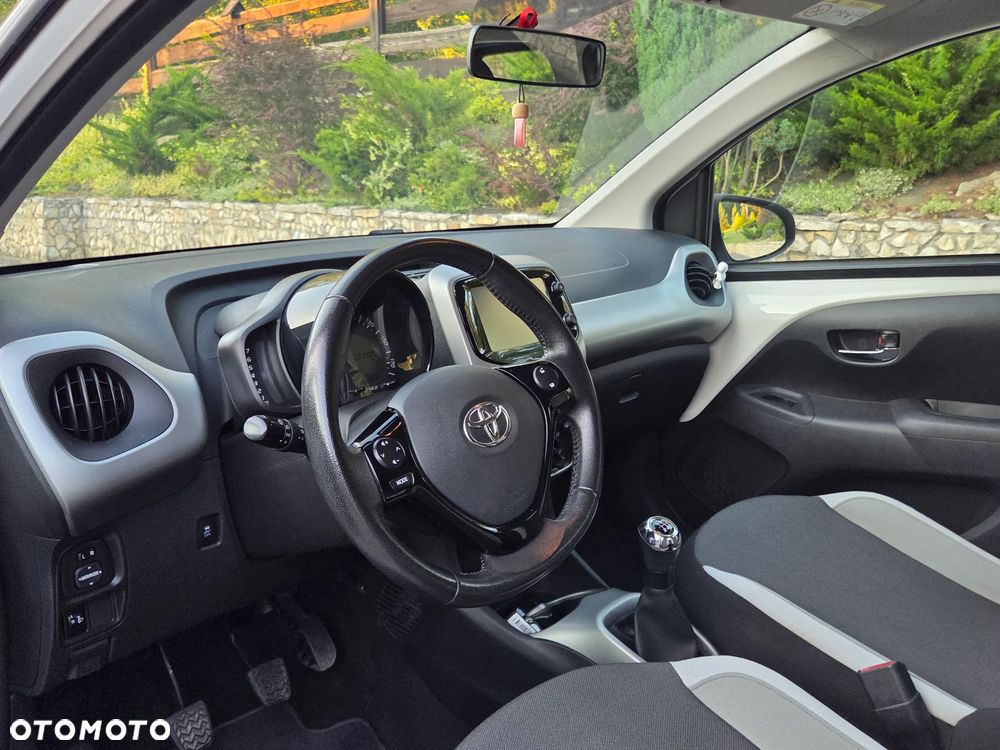 Toyota Aygo x-play touch - 24