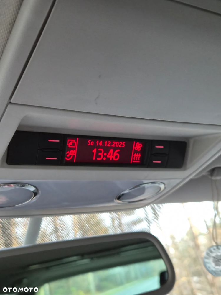 Volkswagen Multivan - 25