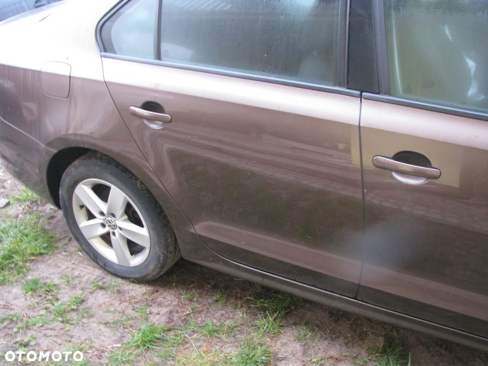 VOLKSWAGEN JETTA VI 2012 ROK 1.6 TDI CAY LAKIER LH8Z  LHW MASKA ATRAPA wózek sanki - 3