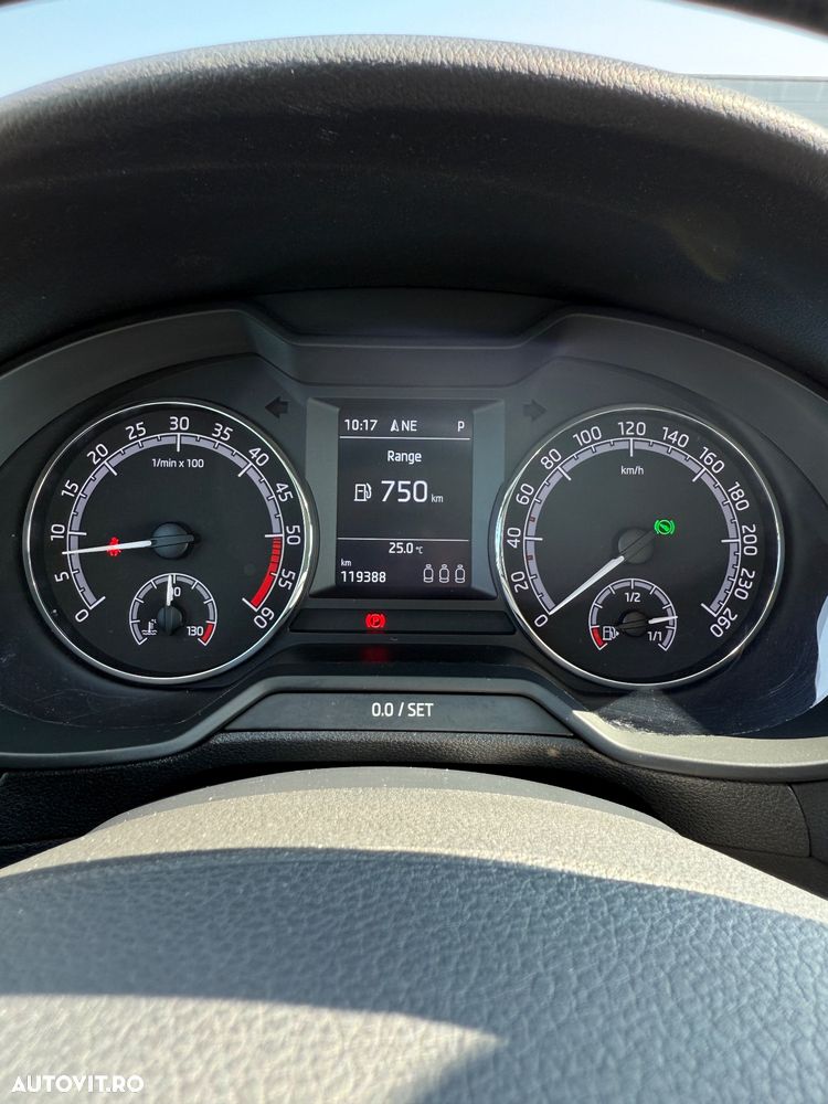 Skoda Octavia 1.6 TDI DSG Ambition - 7