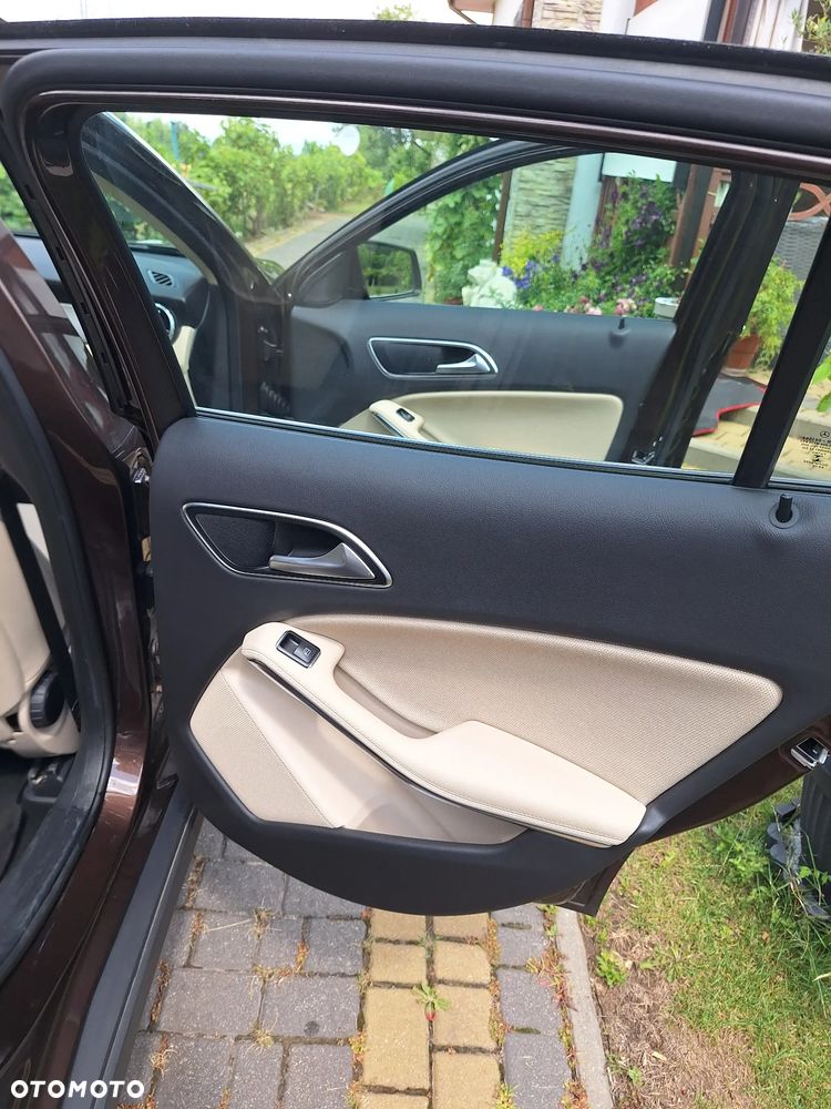 Mercedes-Benz GLA 200 7G-DCT Urban - 6