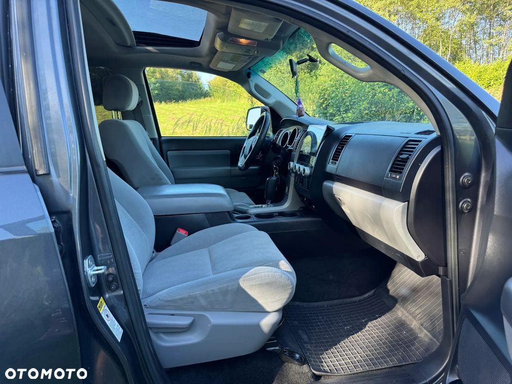 Toyota Sequoia - 15