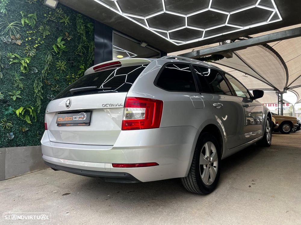 Skoda Octavia 1.6 TDI Style DSG - 6