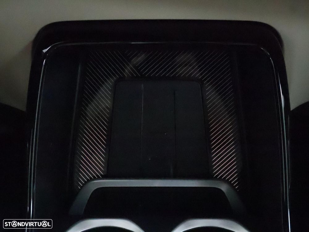 BMW iX1 eDrive20 Pack Desportivo M - 28