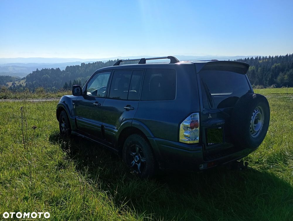 Mitsubishi Pajero - 2
