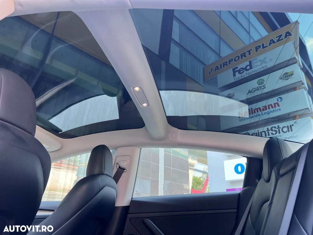 Tesla Model 3 - 8