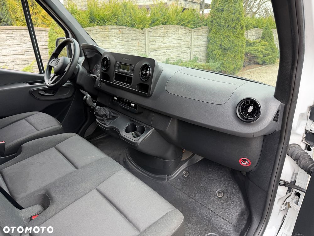 Mercedes-Benz Sprinter 907 - 17