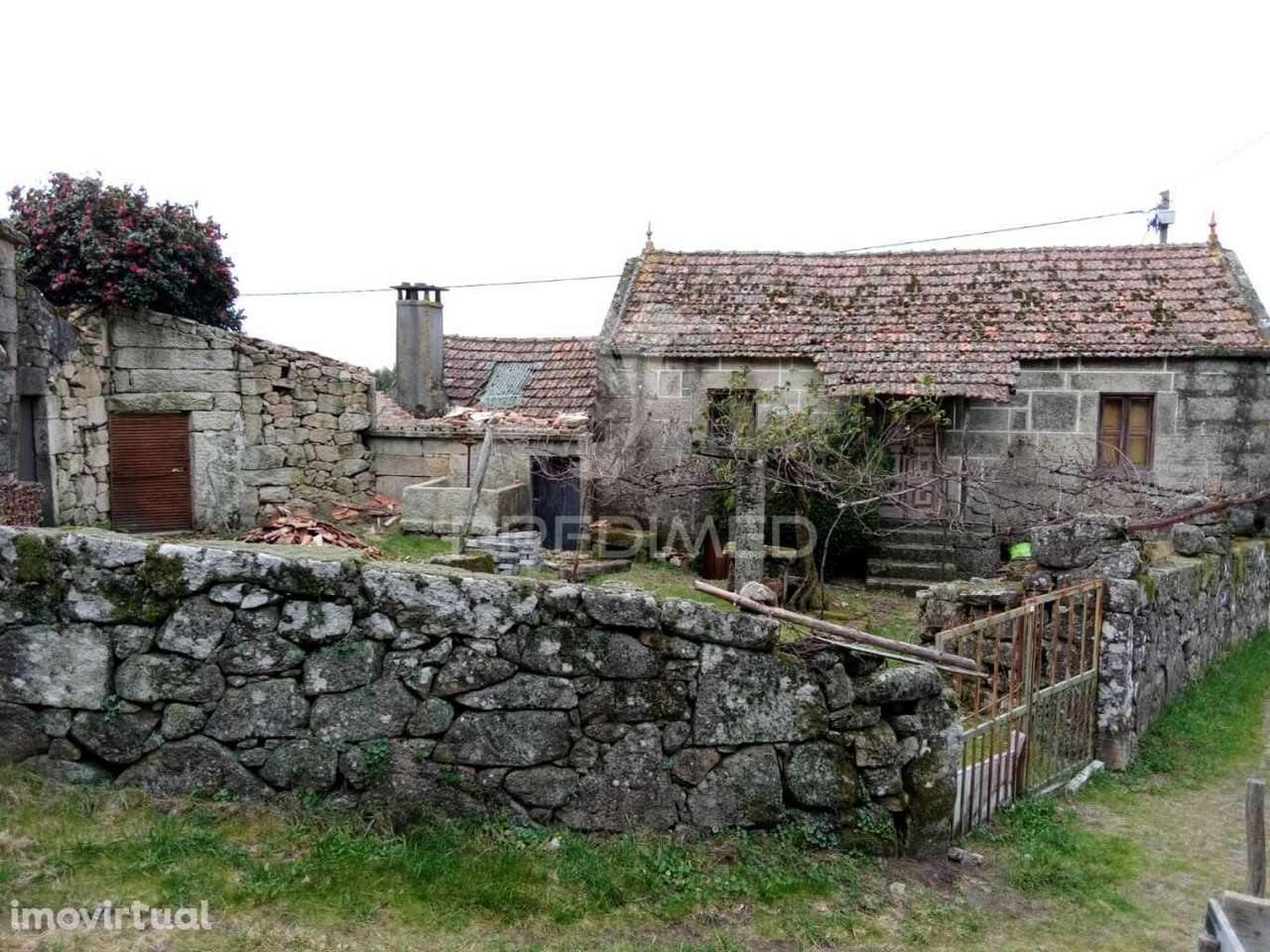 Moradia de pedra para recuperar - Grande imagem: 4/24