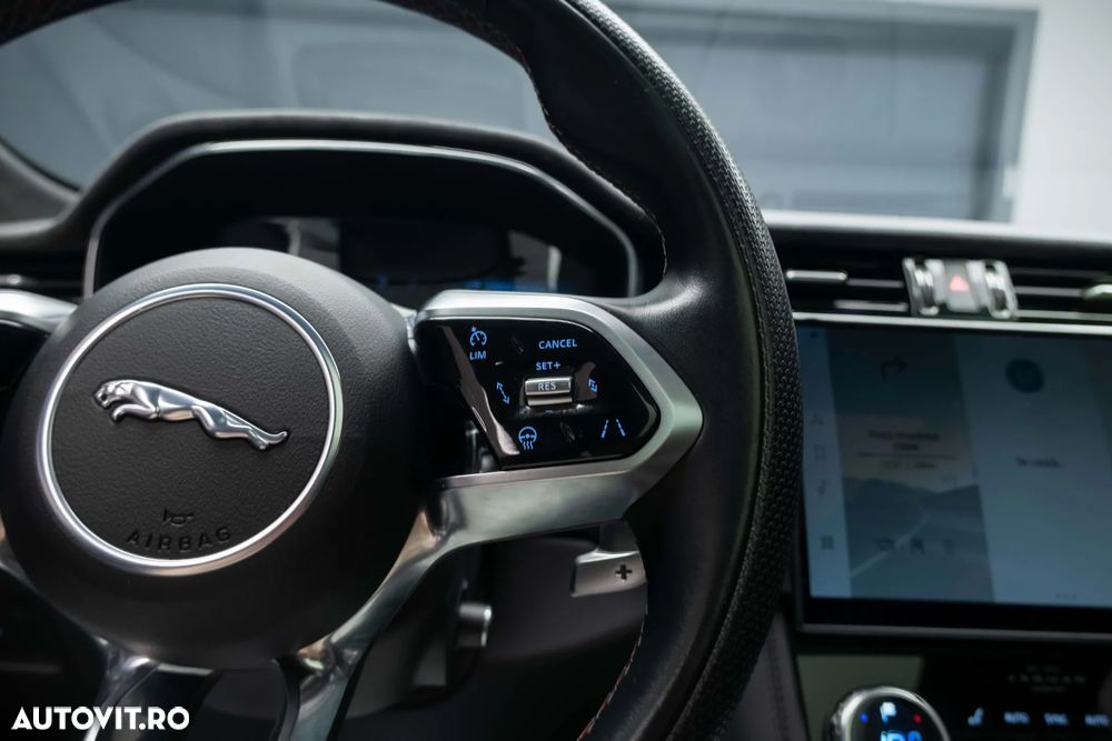 Jaguar F-Pace P550 AWD SVR - 19