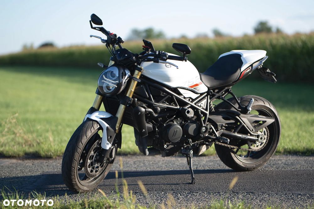 Pokrywa siedzenia Benelli 752S - 1