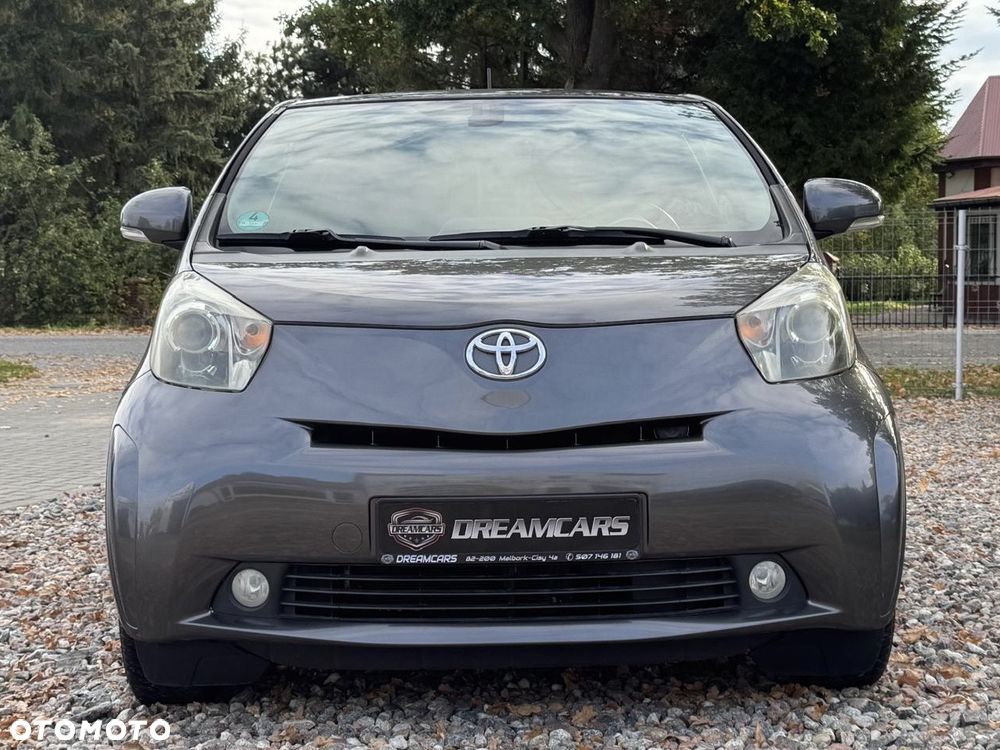 Toyota iQ - 6