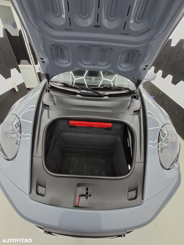 Porsche 911 4 GTS PDK - 8