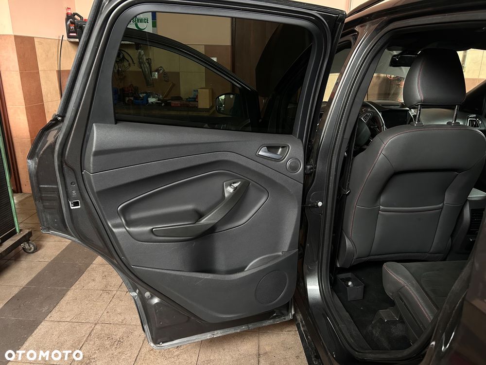 Ford Kuga 1.5 EcoBoost 2x4 Titanium - 16