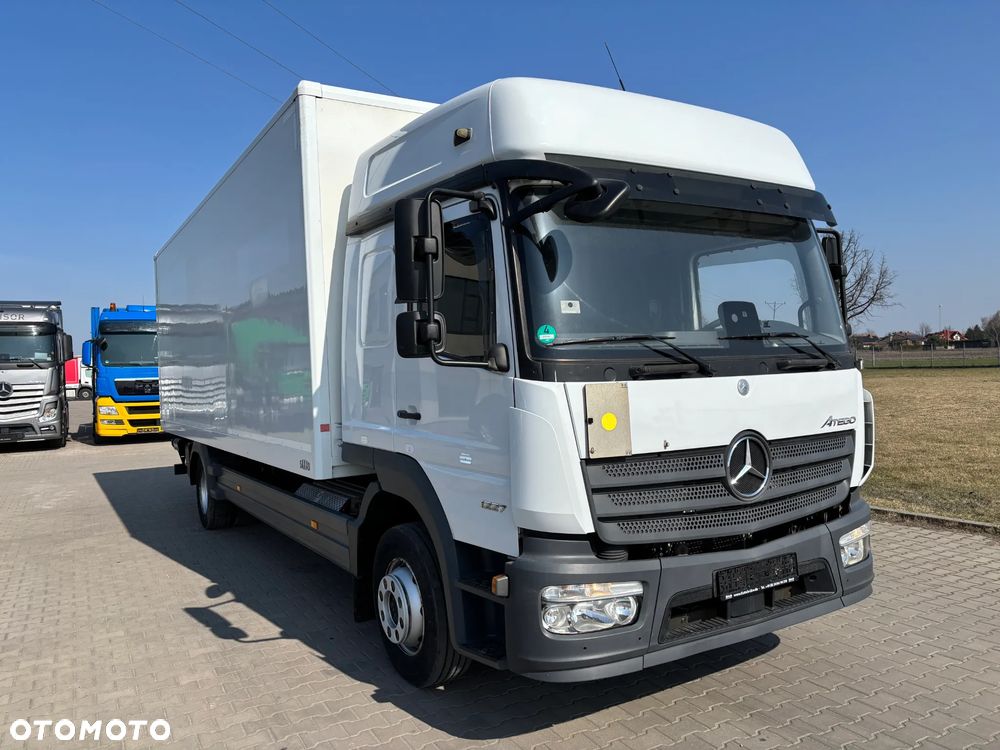 Mercedes-Benz ATEGO 1227 kontener z windą ,  kabina sypialna , webasto, klimatyzacja, niski przebieg , bezwypadkowy. (nie 1224, 1230) - 3