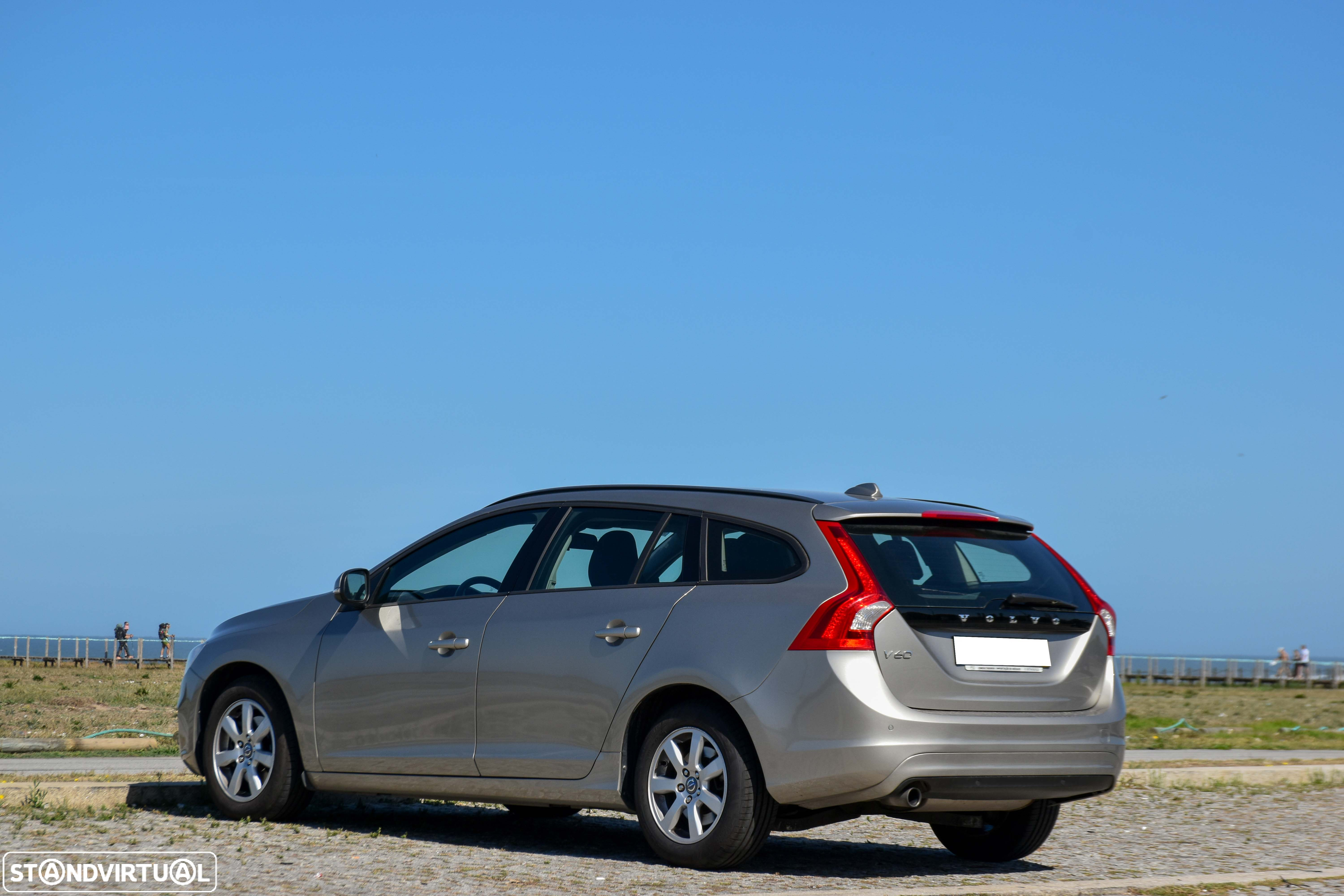 Volvo V60 1.6 D2 Drive Momentum Start/Stop - 9