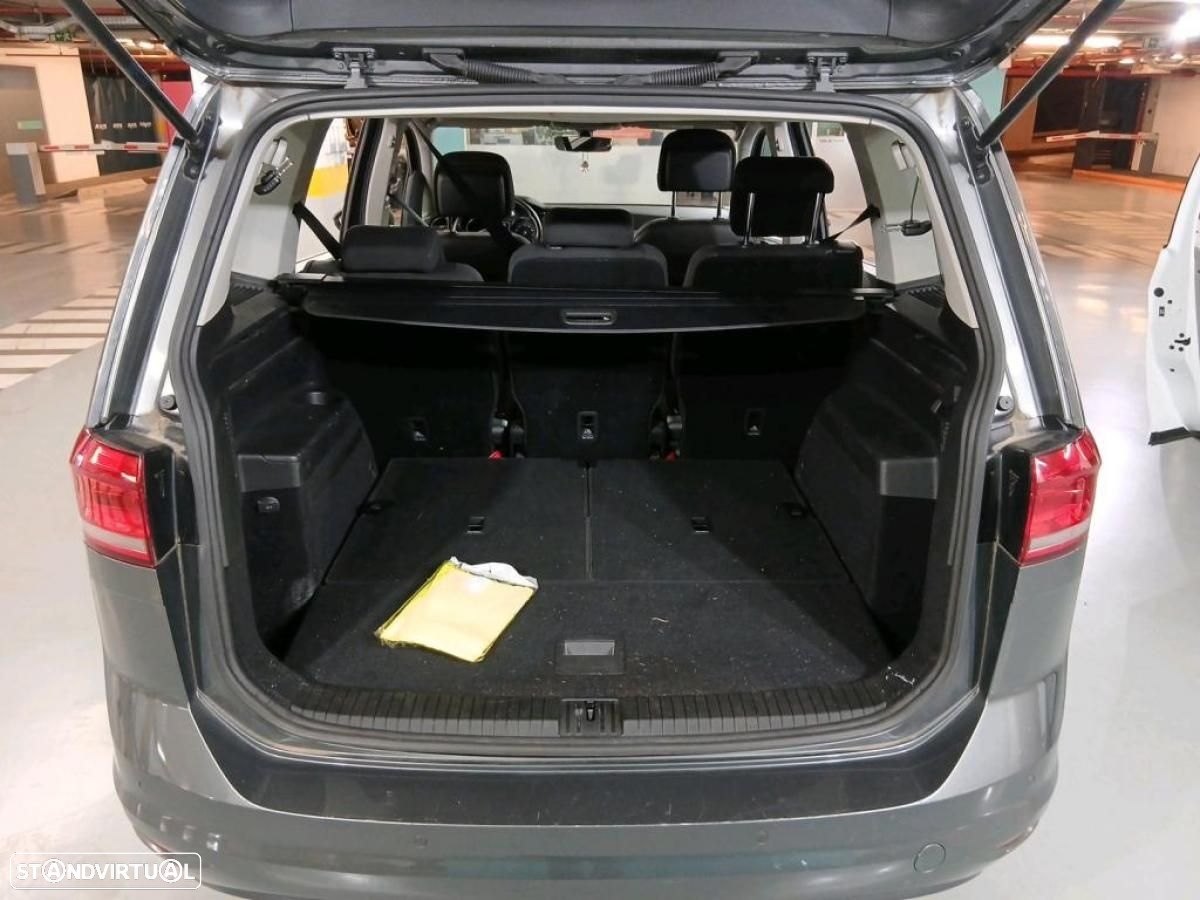 VW Touran 2.0 TDI Confortline DSG - 8