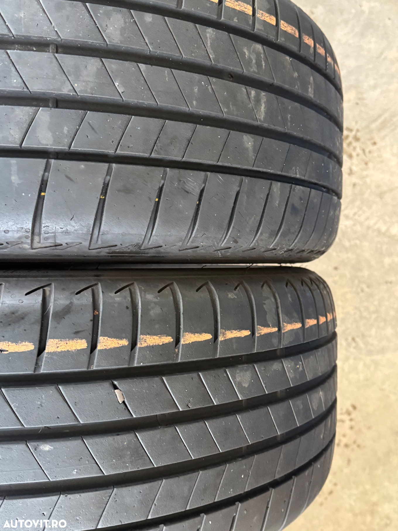 Vând 2 anvelope 225/40/19 bridgestone de vară ca noi - 2