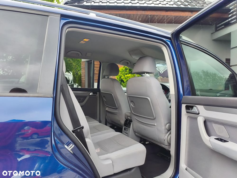 Volkswagen Touran 2.0 TDI DPF Highline - 27