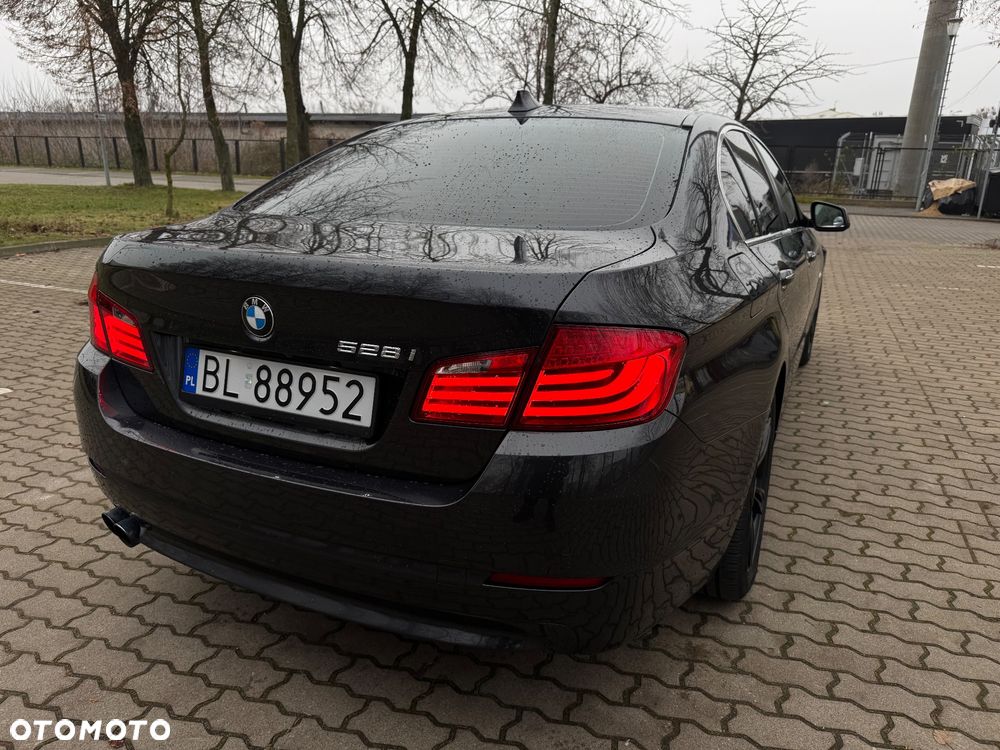 BMW Seria 5 528i - 2