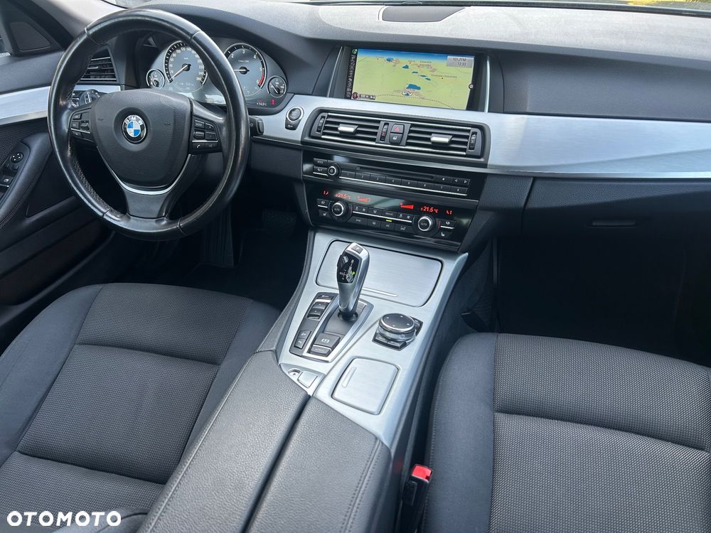 BMW Seria 5 520d xDrive - 23