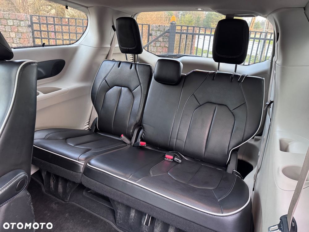Chrysler Pacifica - 17