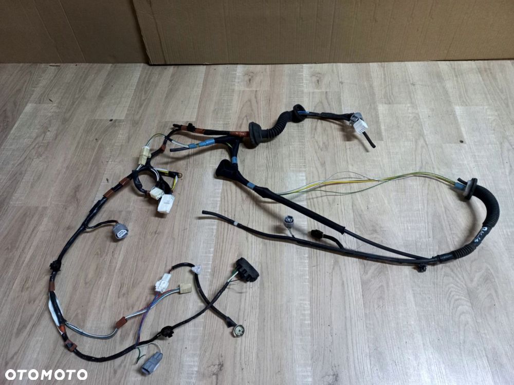 Toyota FJ Cruiser wiązka klapy bagażnika INSTALACJA - 1