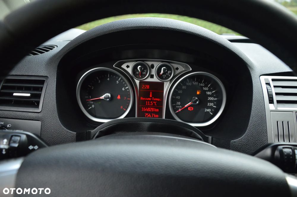 Ford Kuga 2.5 4x4 Titanium - 32