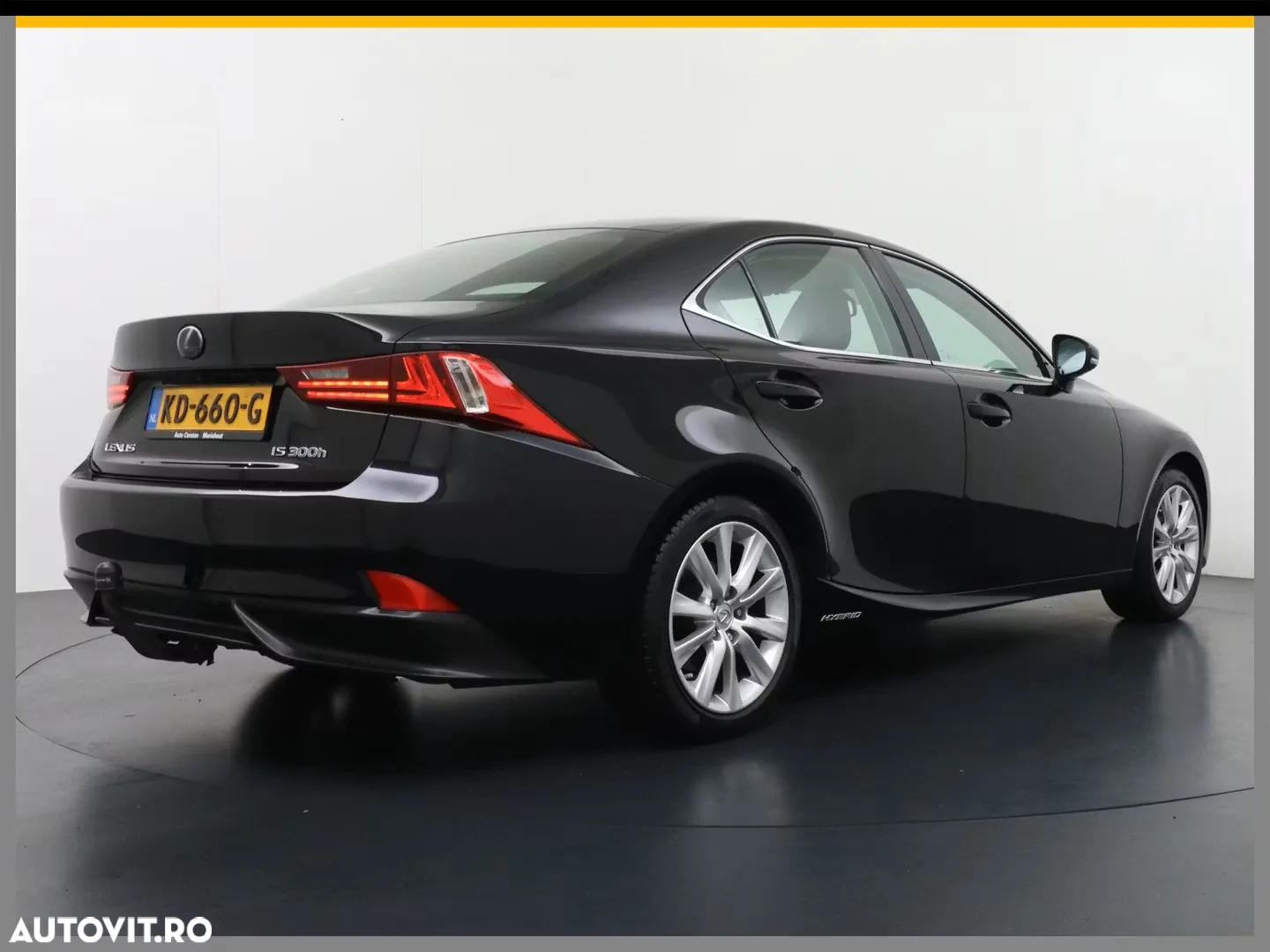 Lexus Seria IS 300h - 3