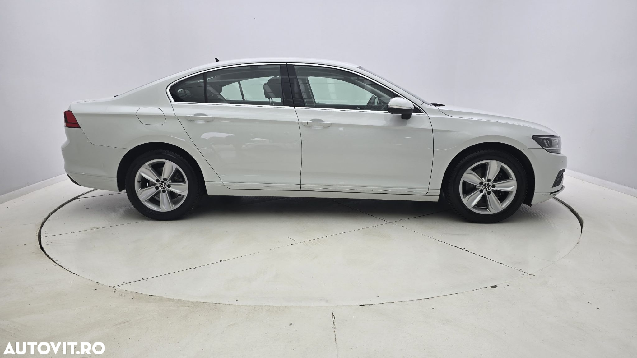 Volkswagen Passat 2.0 TDI DSG Comfortline - 5